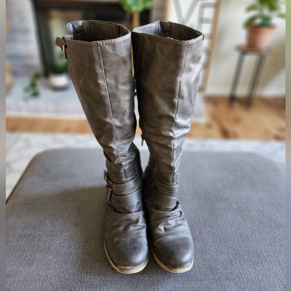 Women's Size 8.5 Carlos Santana Grey Boots